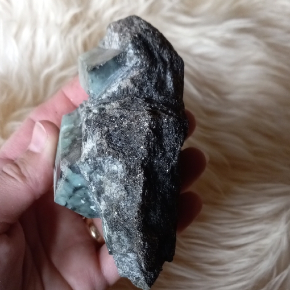 Raw Emerald On Matrix - Picture 4 of 5